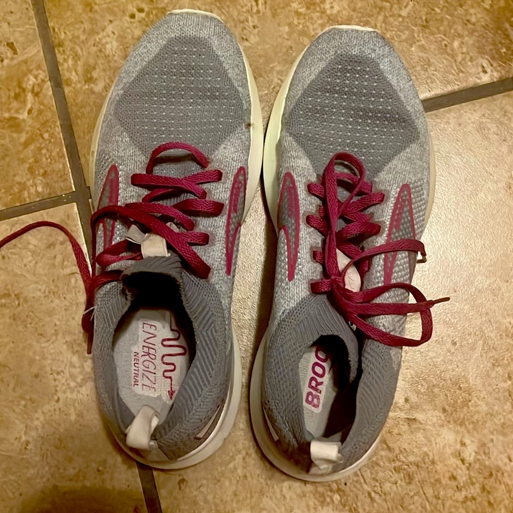 Brooks Levitate 5 Stealth Fit women’s 8.5 - Picture 3 of 9